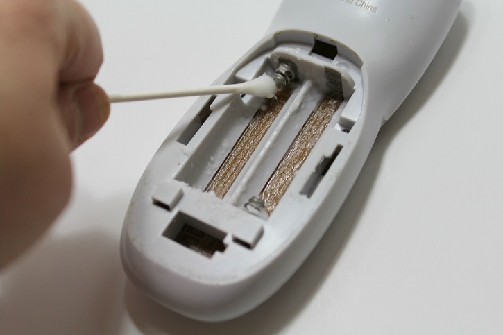Điều khiển sau khi chảy pin sẽ dẫn tới lỗi điều hòa Casper không hiển thị nhiệt độ và bạn cần xử lý càng sớm càng tốt
